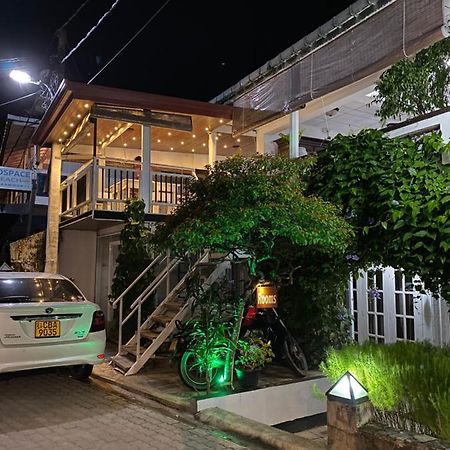 Beach Walk Hotel Unawatuna Bagian luar foto