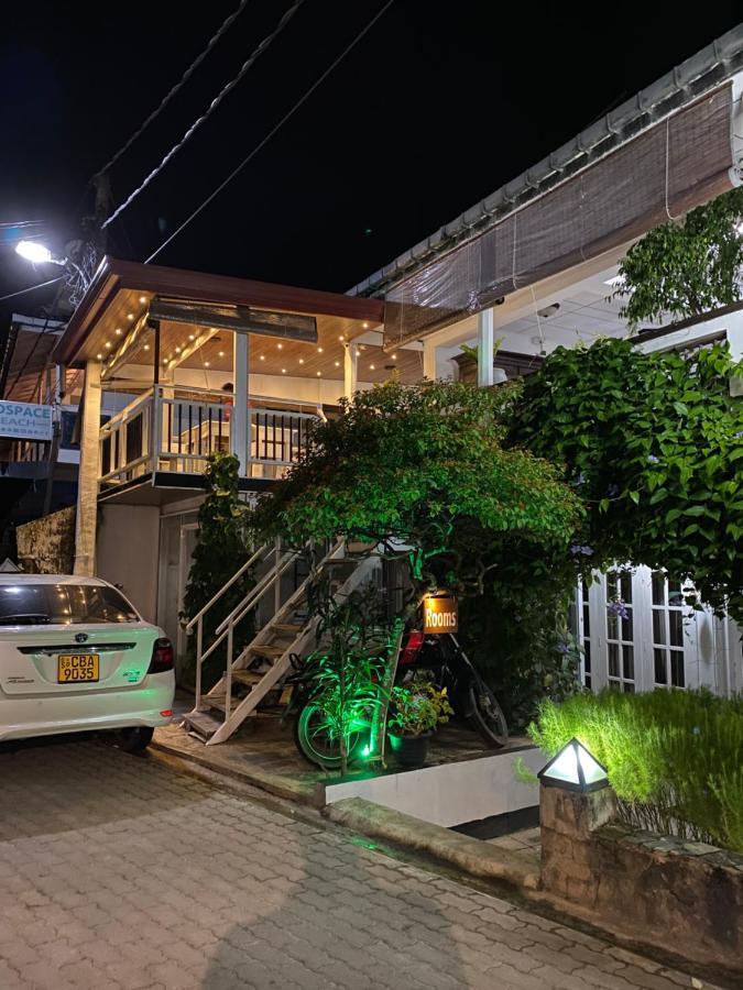 Beach Walk Hotel Unawatuna Bagian luar foto