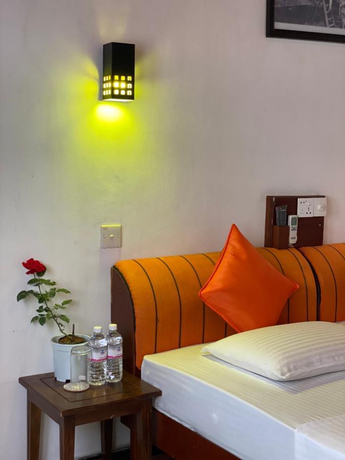 Beach Walk Hotel Unawatuna Bagian luar foto