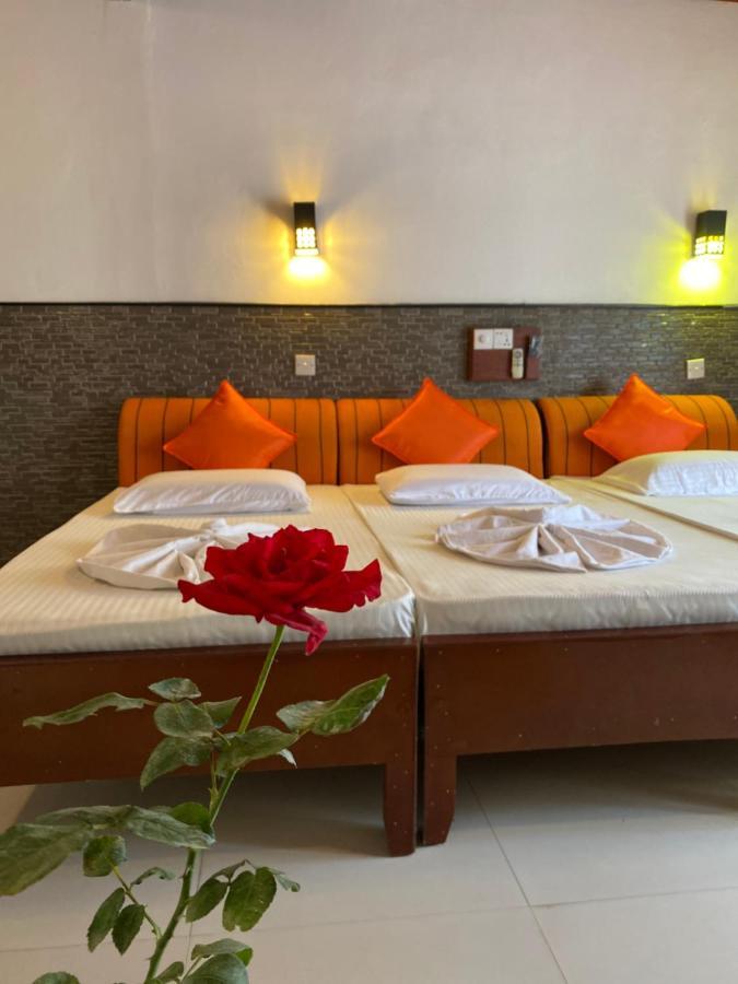 Beach Walk Hotel Unawatuna Bagian luar foto
